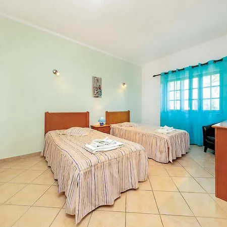 فيلة Sleeps 6 Air Con Wifi *