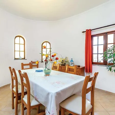 Sleeps 6 Air Con Wifi *