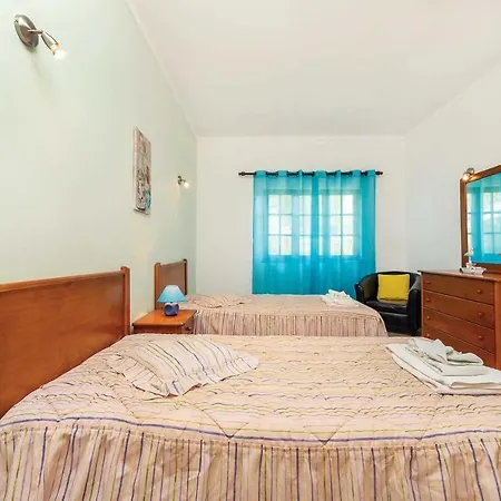 Villa Sleeps 6 Air Con Wifi