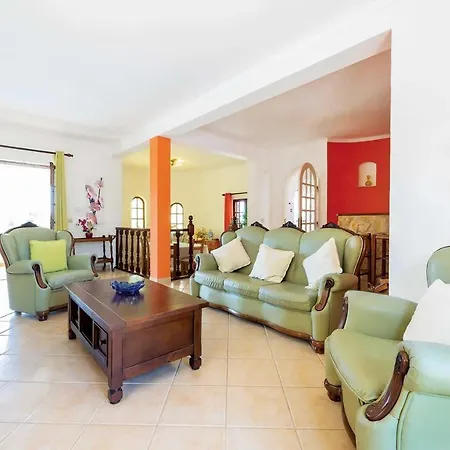 Sleeps 6 Air Con Wifi *